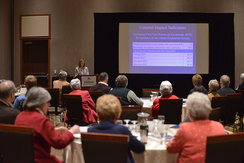 Bethany Jaeger of Kerber, Eck & Brackell LLP presents the findings of the Planning and Implementation Assistance assessment to volunteer consultants attending the workshop.